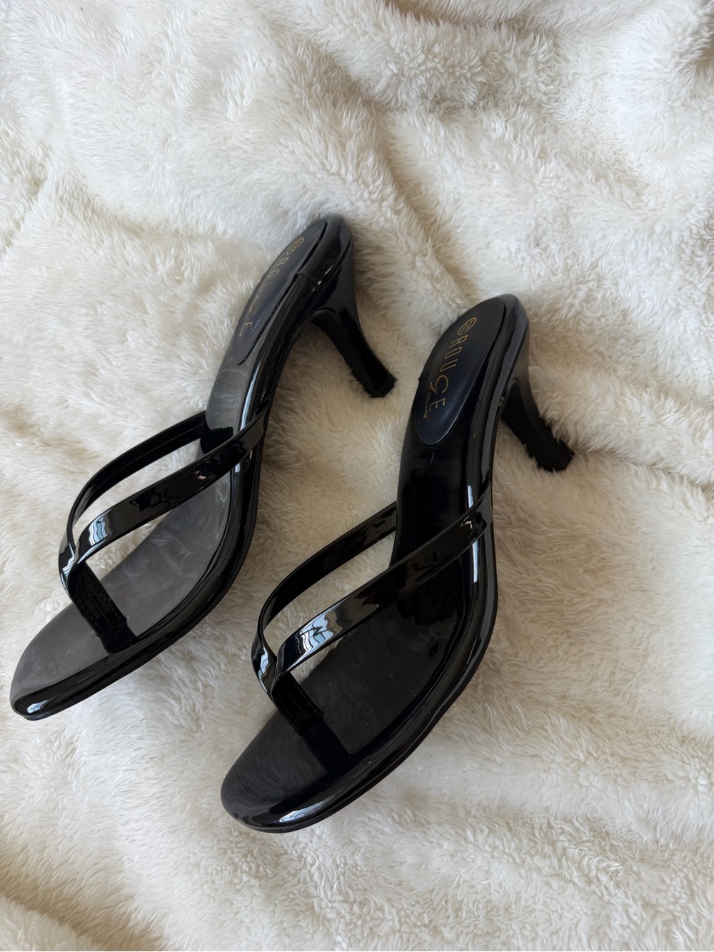 Glossy Black Patent Thong Sandals for Women - Picture 3 of 7